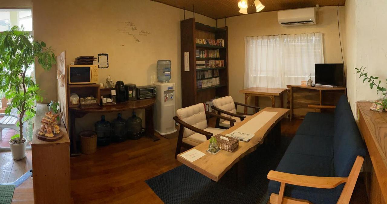 Hotel ペンションやいま日和 Ishigaki  Exterior foto
